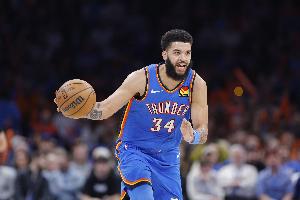不太行！肯里奇·威廉姆斯7中3拿10分5板有4犯规 正负值-4