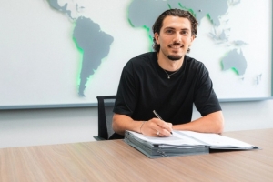 官方：沃尔夫斯堡签下达姆施塔特前锋霍恩比，签约至2030年