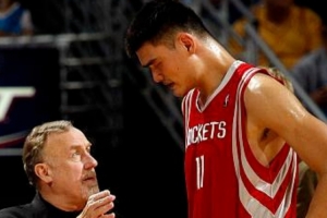 阿德尔曼教练：姚明、火箭、22连胜之外的命运