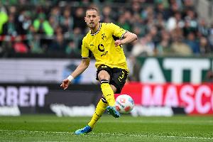 镜报：联正考虑斥资3500万英镑，求购多特蒙德后卫安东
