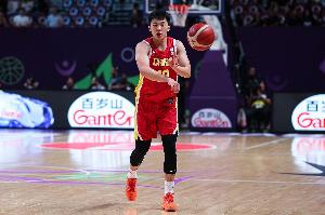 机会不多！王俊杰半场仅打6分45秒4中1拿到2分4篮板